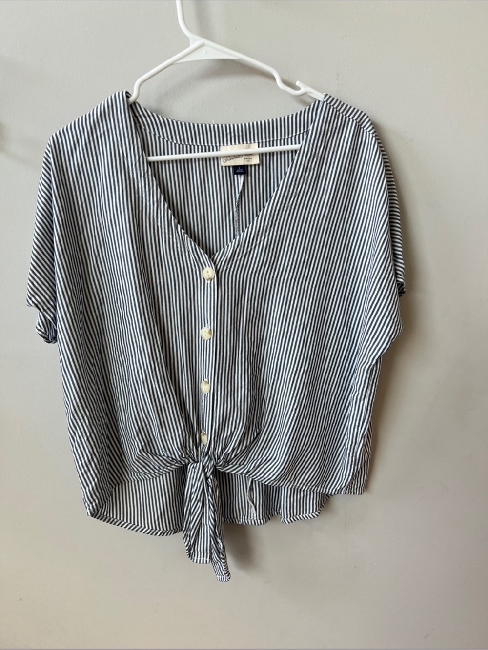 Universal Thread Front Tie Tops - Picture 5 of 7